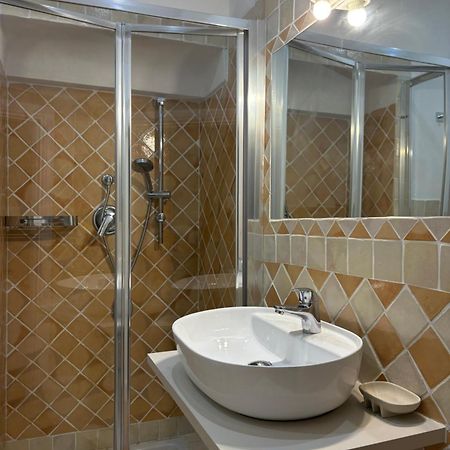 לה מדלנה Appartamento Il Paguro A Cala Francese מראה חיצוני תמונה
