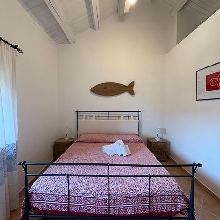 לה מדלנה Appartamento Il Paguro A Cala Francese מראה חיצוני תמונה