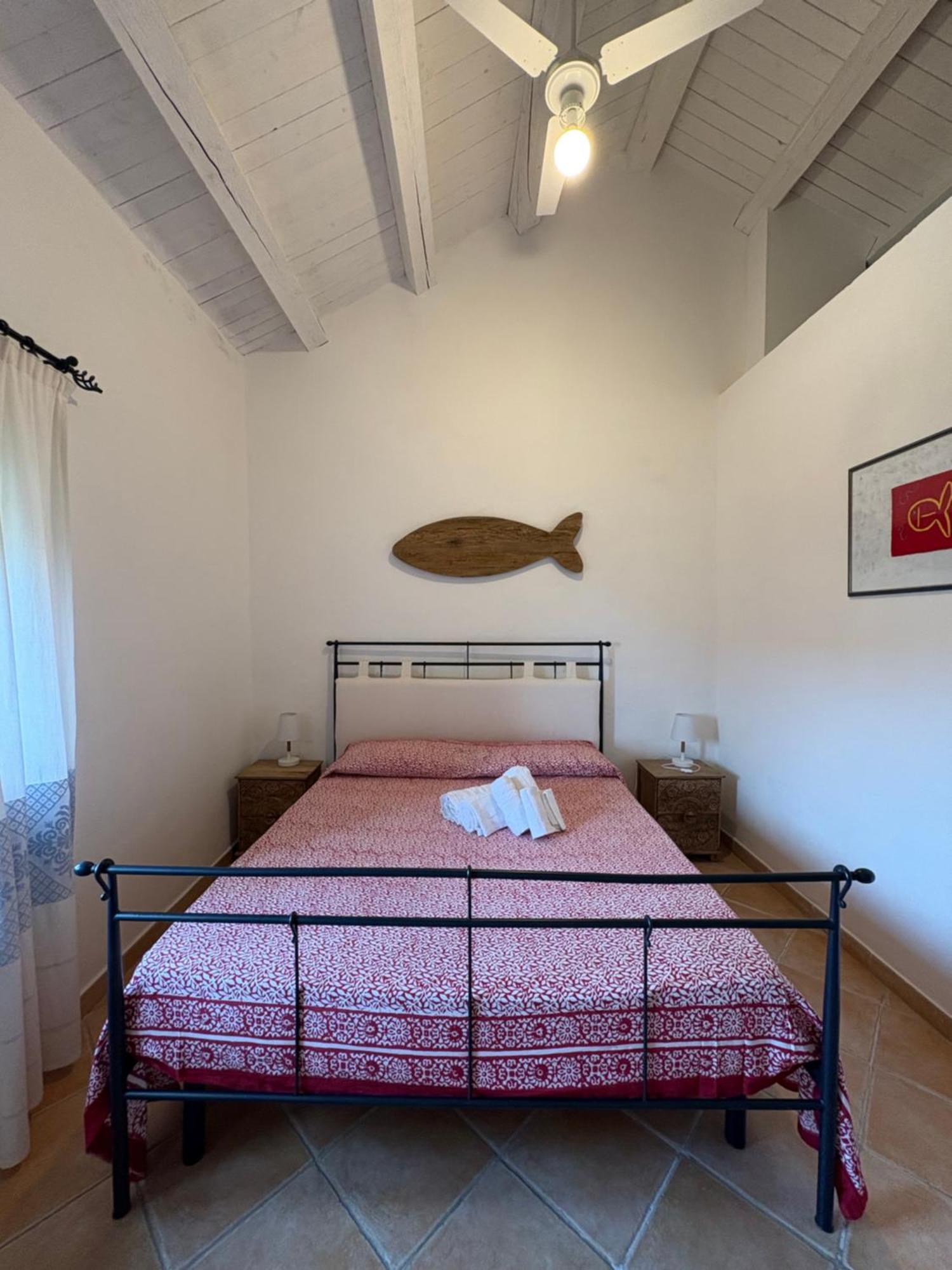 לה מדלנה Appartamento Il Paguro A Cala Francese מראה חיצוני תמונה
